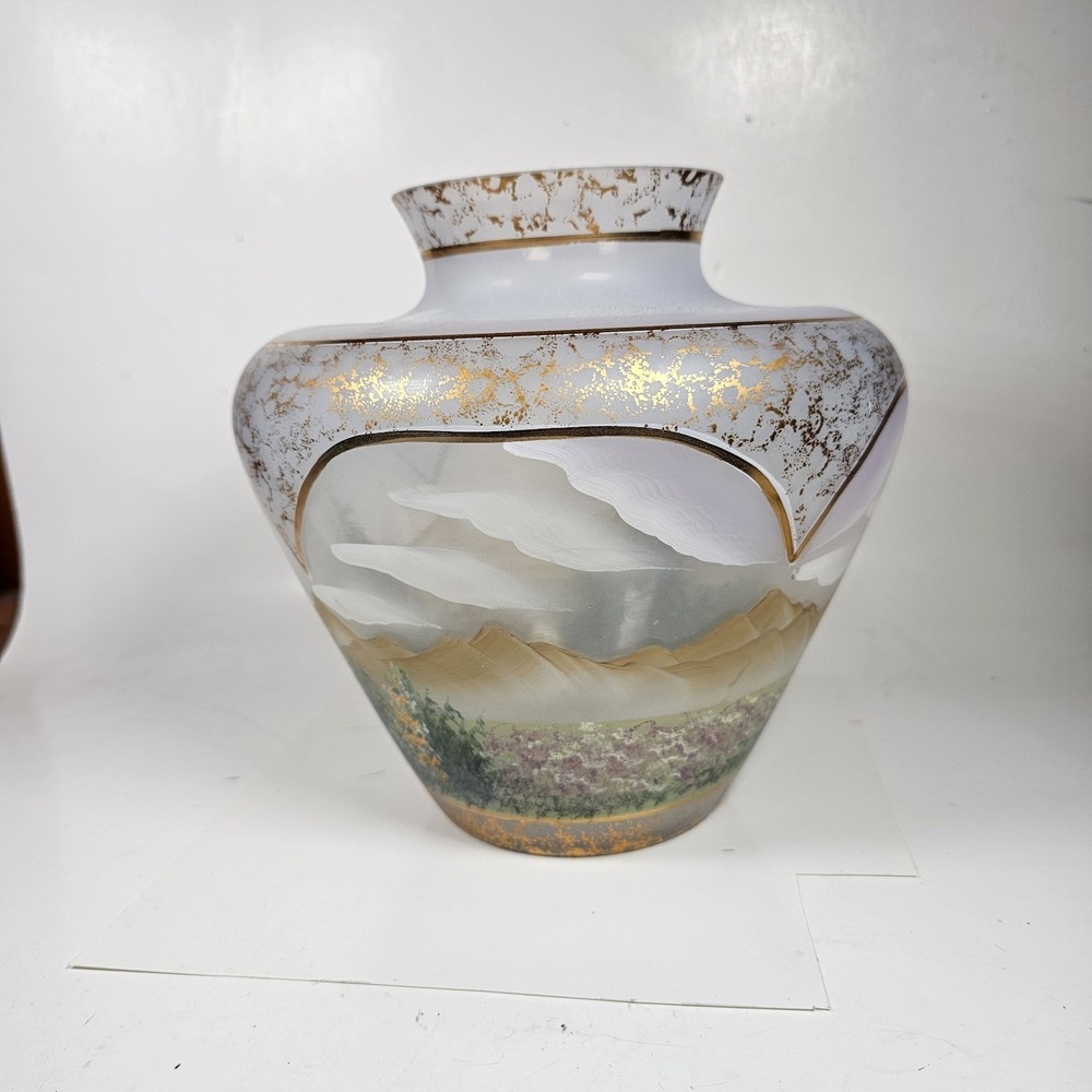 Fenton After The Rain Connoisseur Collection Vase Signed by 12 Fenton 1822/2250